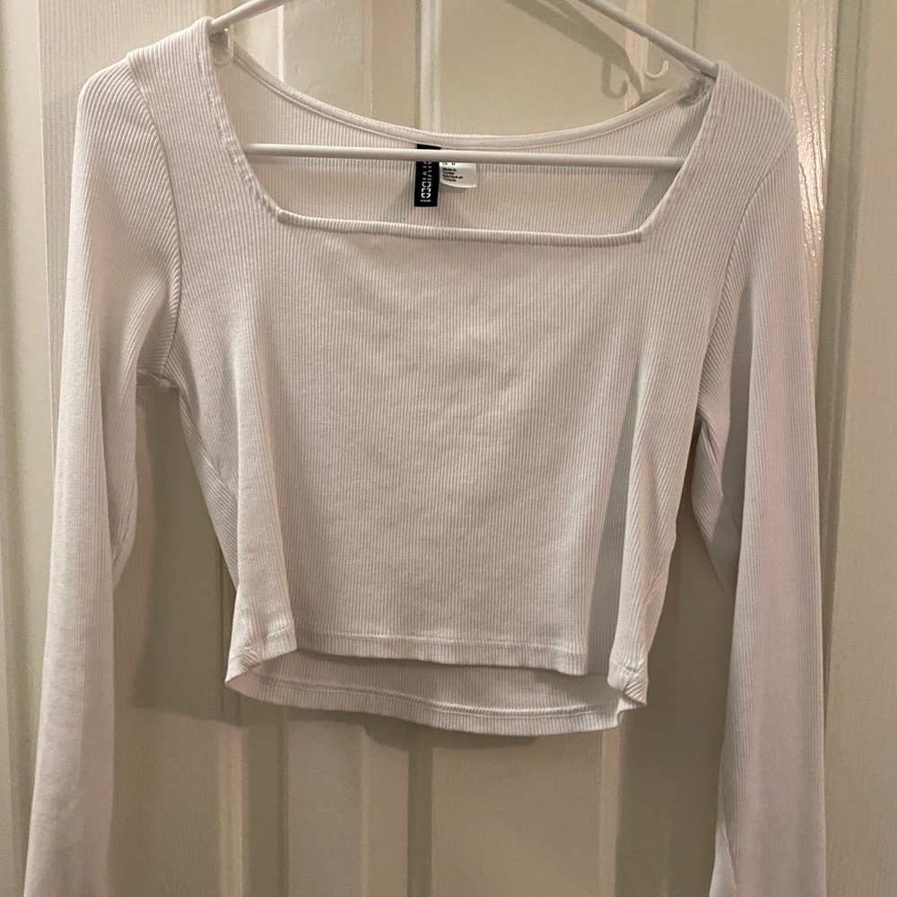 Long sleeve white crop top.